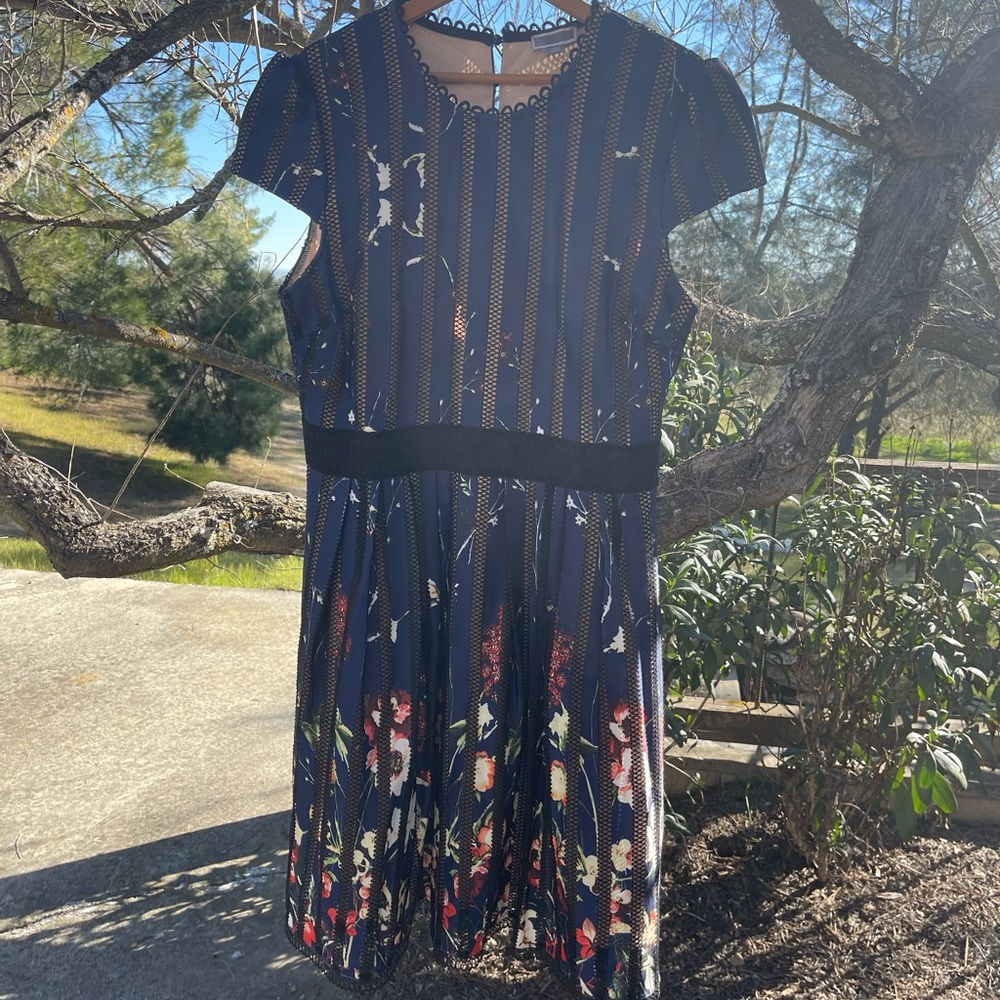 Beautiful Chelsea 28 dress blue flower print black scalloped trim